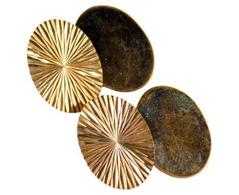 A pair of 9ct gold double oval and chain link cufflinks, with engine turned decoration, 6.0g.