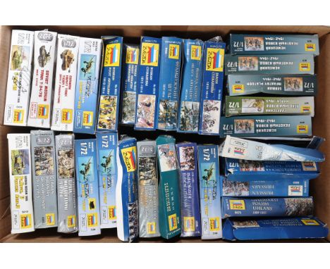 Model Kits - a collection of boxed 1:72 scale Zvezda model kits, to include 8026 Russian Cuirassiers, 8020 Russian Heavy Infa