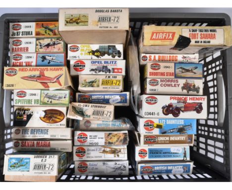 Model Kits - a collection of approximately x28 vintage Airfix plastic model kits. Largely HO / OO gauge and 1/72 scale exampl