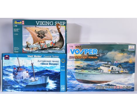 Model Kits - x3 assorted scale plastic model kits of Maritime interest comprising; Revell 1/50 scale Viking Ship, Arik Models