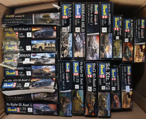 Model Kits - a collection of boxed Revell 1:72&nbsp;military model kits, to include 03167 Sd. Kfz. 154 'Hummel', 03134 Merkav