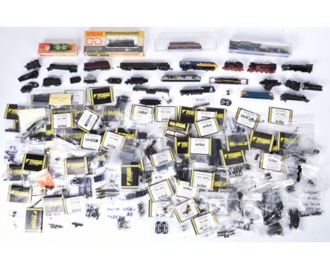 Model Railway - a collection of assorted N gauge model railway trainset locomotive engine spare parts and accessories to incl