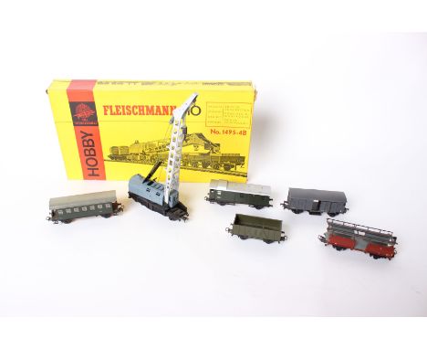 A Fleischmann HO 1495 crane wagon together with five Fleischmann transport wagons in an original 1495-4B box.  