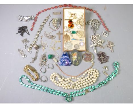 VINTAGE &amp; LATER JEWELLERY, a mixed quantity, some hallmarked silver including a blue and white enamelled brooch in the fo