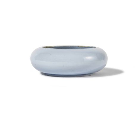RINCE-PINCEAUX EN PORCELAINE À GLAÇURE CLAIR-DE-LUNE, TANGLUOXIMarque et époque Kangxi (1662-1722)A RARE CLAIR-DE-LUNE-GLAZED