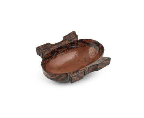 RARE COUPE À OREILLES EN BOIS LAQUÉ, ER BEIPériode des Royaumes Combattants (482-221 avant J.-C.), IVe/IIIe siècle avant J.-C
