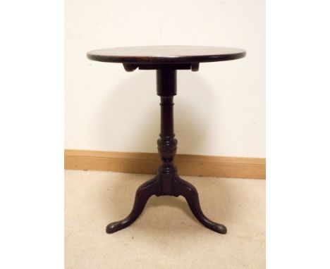 A circular Georgian mahogany occasional table on pillar and tripod base, 21.5" diameter 