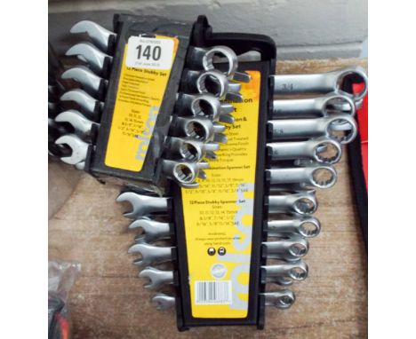 A 32 piece spanner set including stubby spanners 