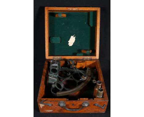 Berry & MacKay of Aberdeen oak cased sextant, with 0-155 scale.