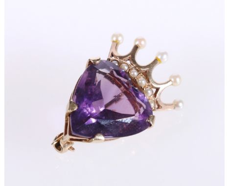 Unhallmarked brooch with central faceted heart shaped amethyst surmounted by seed pearl coronet, 9.5g