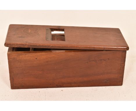 A vintage mahogany cased Gledhills cash till. H=19, W=44, D=17cm