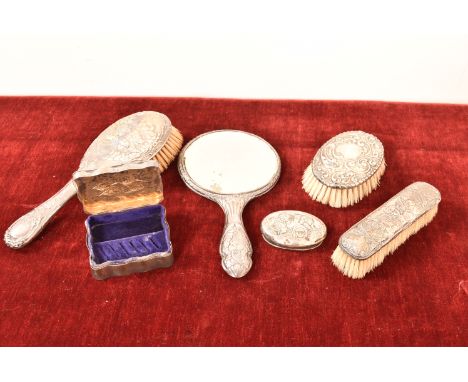 A collection of silver items, including a mirror, brushes and trinket boxes. L=25, W=9cm