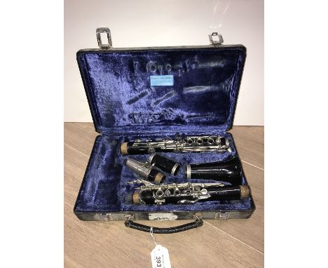 CLARINET IN FITTED CASE BOOSEY & HAWKS