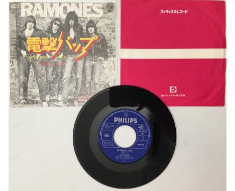 RAMONES - BLITZKRIEG BOP 7" (SFL-2122 - ORIGINAL JAPANESE PRESSING). A lovely Japanese pressing of Ramones - Blitzkrieg Bop c