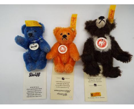 Steiff - a blue mohair Steiff bear with jointed limbs, stitched nose, tag, button and yellow label in ear, 8.5 cm (h) tag/boo