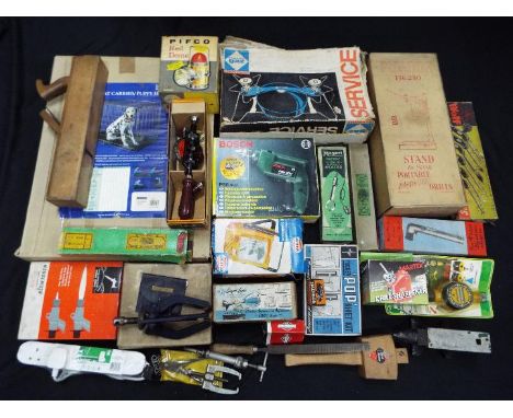 A collection of vintage tools and similar. [2]