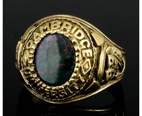 A Gentleman's 9ct Gold Cambridge University Fraternity Ring, set with oval bloodstone, size Z+1, gross weight 12.8g