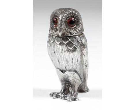 An Elizabeth II Silver Novelty Owl Pattern Condiment, by William Comyns &amp; Sons Ltd, London 1964, the standing owl with te