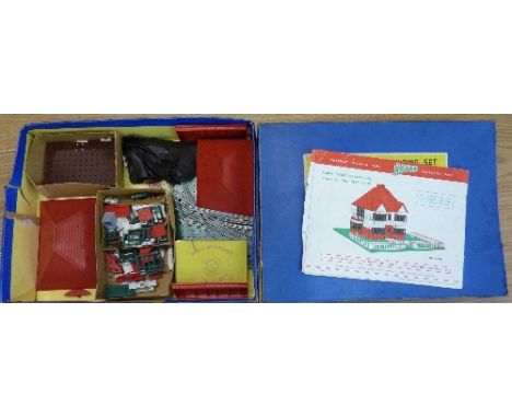 A Bayko building set, boxed