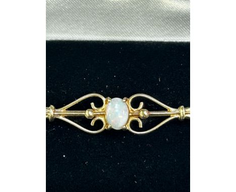 9ct Gold pin brooch set wth opal Weight 2.3g 