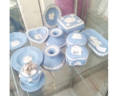 SHELF OF WEDGWOOD JASPER BLUE &amp; WHITE WARE, TRINKET BOXES, CANDLE HOLDERS, CIGARETTE LIGHTER ETC