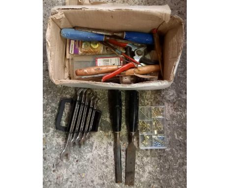 2 METAL MULTI DRAWERS FULL OF SCREWS, NUTS &amp; BOLTS ETC &amp; CARTON OF MIXED TOOLS, SPANNERS &amp; CHISELS ETC 