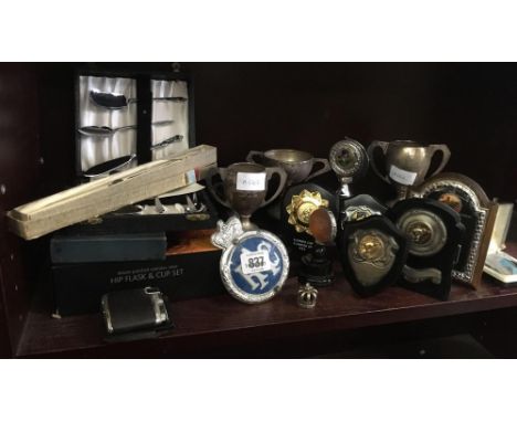 SHELF OF METALWARE ITEMS INCL; LIGHTERS, TROPHY'S RAC MEMBER BADGE &amp; CASED CUTLERY ETC