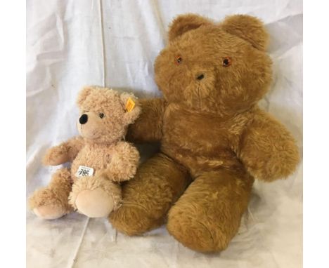 2 PLUSH TEDDY BEARS, THE SMALLER WITH STEIF METAL BUTTON IN EAR
