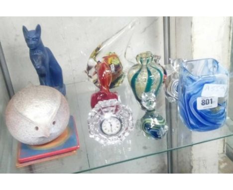 SHELF OF GLASSWARE, EGYPTIAN STYLE CAT &amp; FISH