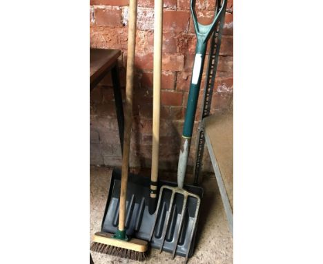 GARDEN FORK, SNOW SHOVEL &amp; BROOM