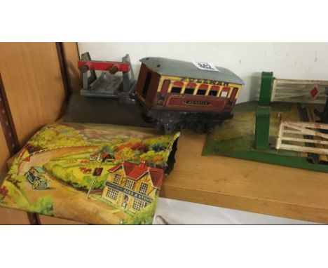 SHELF OF TIN PLATE VINTAGE RAILWAY MODEL INCL; WIND-UP ENGINE, CARRIAGES, PAIR OF BUFFERS ETC