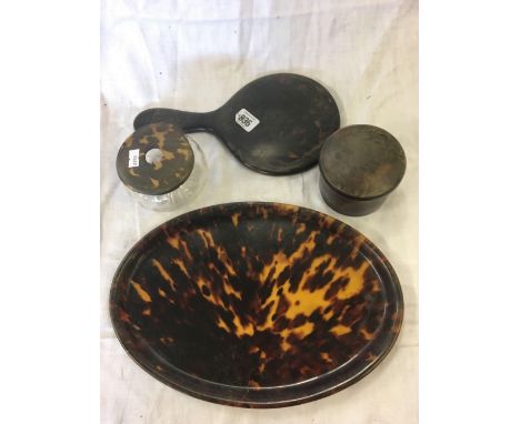 SHELF OF TORTOISE SHELL EFFECT ITEMS INCL; A TRAY, HAND MIRROR, TRINKET BOX &amp; INKWELL A/F