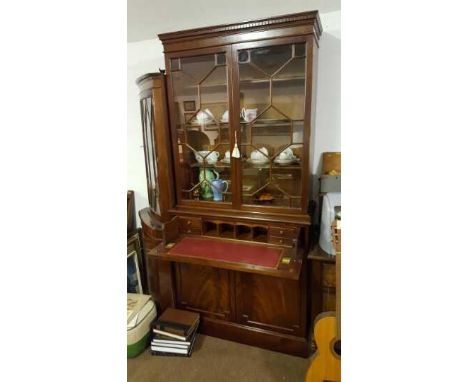 FURNITURE/ HOME - A stunning antique Mahogany secretaire bookcase with upper glazed bookcase & original key. Piece splits int