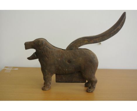 COLLECTABLES - An antique novelty cast iron nut cracker in the form of a dog. 