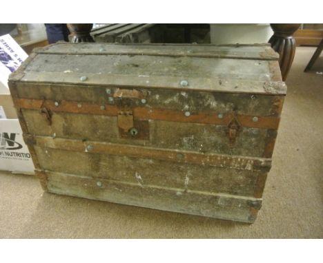 FURNITURE/ HOME - A decorative vintage Arch Top trunk, bound in canvas with wooden slats, in need of restoration. Measures 76