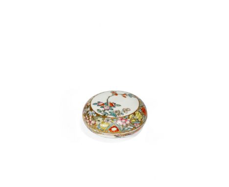 A CHINESE FAMILLE ROSE CIRCULAR SEAL PASTE BOX AND COVER, 20TH CENTURY The top painted with a circular panel containing bloss