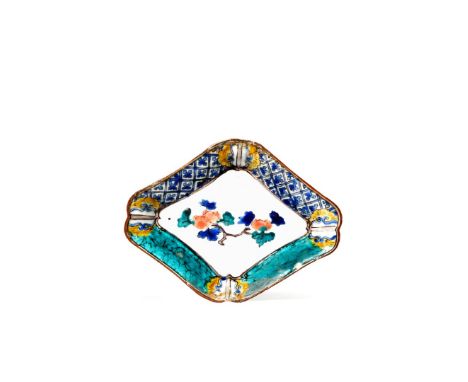 A JAPANESE KO-KUTANI LOZENGE-SHAPED DISH, 17TH CENTURY The shallow flared body with chamfered corners, painted with a central