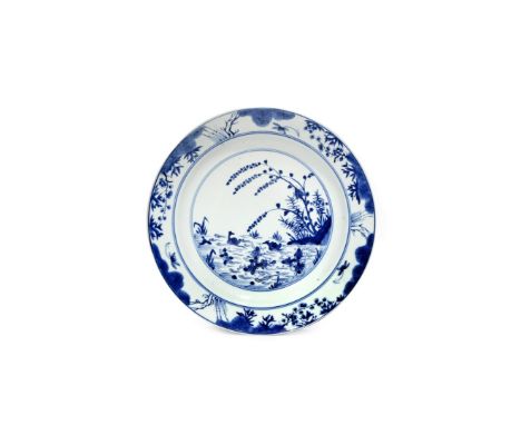 A SMALL CHINESE BLUE AND WHITE PLATE, SIX CHARACTER KANGXI MARK AND OF THE PERIOD 1662-1722 Painted with Mandarin ducks swimm