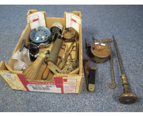 Small box of assorted collectables to include: fishing reels; powder flasks; vintage wooden handled carpenter's tools; vintag