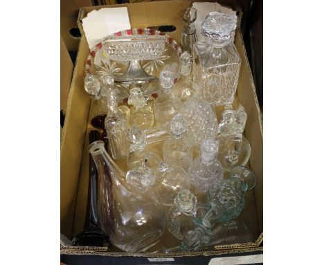 Tray of assorted glassware, various, to include: vinegar bottles and stoppers; square section decanter and stopper; fruit bow