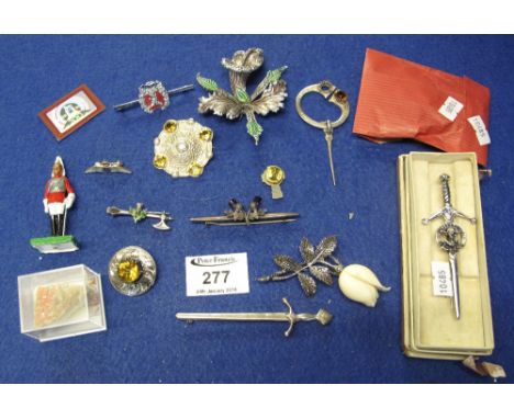 Bag of assorted items to include: bar brooches; RAF brooch; Celtic design sword brooch; specimen of vanandinite; silver thist