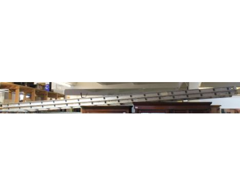 Modern aluminium extending ladder.(B.P. 24% incl. VAT)