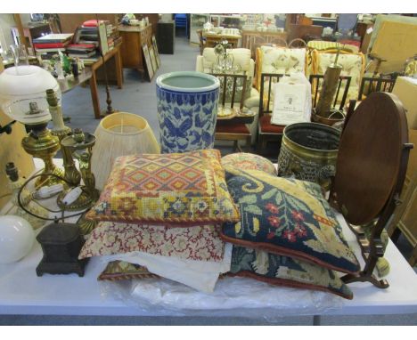 A mixed lot to include various table lamps with shades, linen and scatter cushions, an Edwardian inlaid mahogany dressing tab