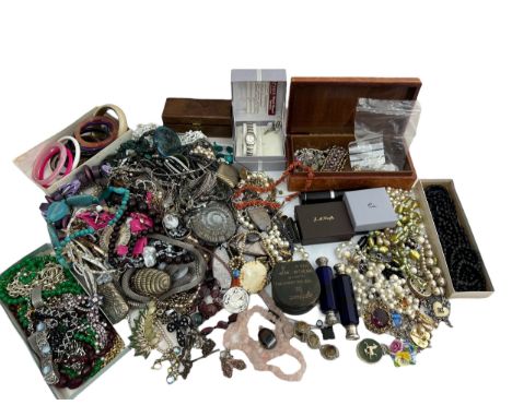 An assortment of jewellery and other items, including opal triplet earrings, beads and hardstone jewellery, paste, loose shel