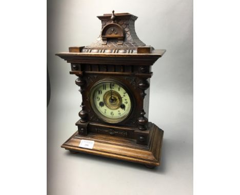 GERMAN EARLY 20TH CENTURY OAK CASED MANTEL CLOCK WITH KEY, made in Wurttenberg