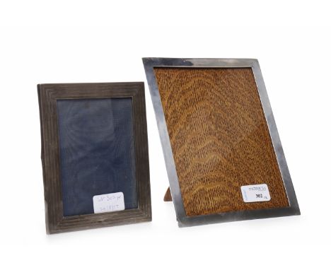 LATE VICTORIAN SILVER MOUNTED UPRIGHT PHOTOGRAPH FRAMEEdinburgh 1891, retailed by Brook & Son, plain silver rectangular mount