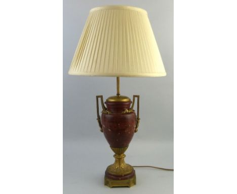 A 20th century French table lamp, as a gilt brass and oxblood marble two handled urn, 39cm high excluding light fitting and s