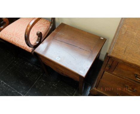 MAHOGANY COMMODE