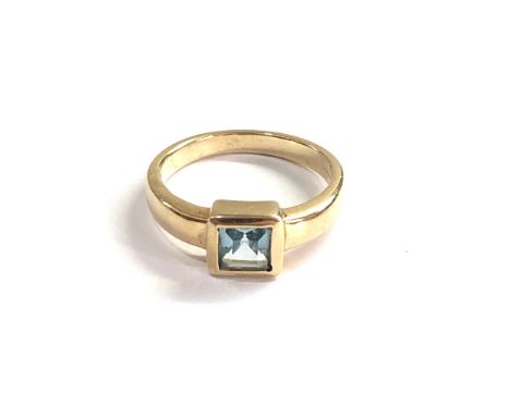Vintage 9ct gold topaz ring weight 4.1g 