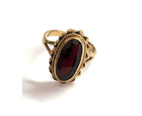 9ct gold twisted rope frame garnet ring weight 3.6 